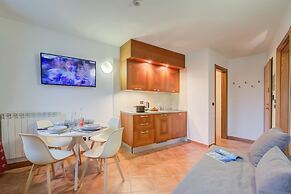 L Aquila Campo Smith On The Ski Slopes