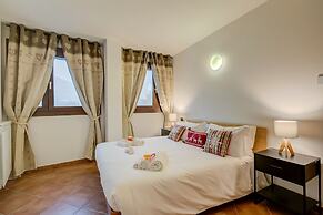 L Aquila Campo Smith On The Ski Slopes