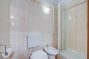 L Aquila Campo Smith On The Ski Slopes