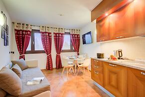 L Aquila Campo Smith On The Ski Slopes