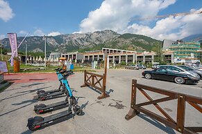 L Aquila Campo Smith On The Ski Slopes