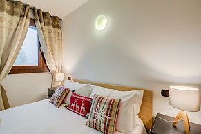 L Aquila Campo Smith On The Ski Slopes