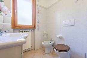 Spacious Apartment With Terrace by Wonderful Italy