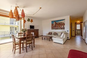 Spacious Apartment With Terrace by Wonderful Italy