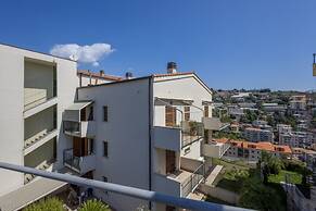 Spacious Apartment With Terrace by Wonderful Italy