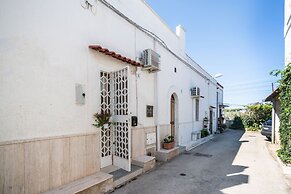 4196 Tina House & Parking by Barbarhouse