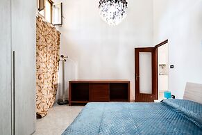 4196 Tina House & Parking by Barbarhouse