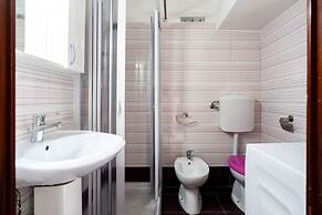 4196 Tina House & Parking by Barbarhouse