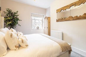 Host Stay Yule House