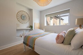 Host Stay Yule House