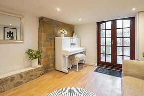 Host Stay Yule House