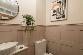 Host Stay Yule House