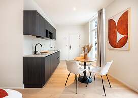 Trendy Modern Corner Studio With a View of Ghent