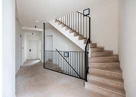 Trendy Modern Corner Studio With a View of Ghent