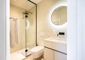 Trendy Modern Corner Studio With a View of Ghent