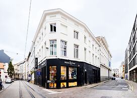 Trendy Modern Corner Studio With a View of Ghent