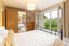 Host Stay Clearmount Cottage