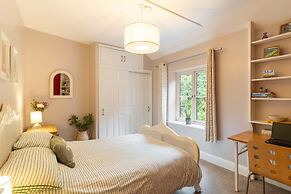 Host Stay Clearmount Cottage