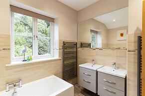 Host Stay Clearmount Cottage