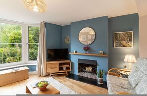 Host Stay Clearmount Cottage