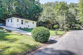 Quiet Getaway ~ 8 Mi to Downtown Atlanta!