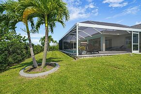 Cape Coral Home w/ Lanai ~ 7 Mi to Marina!