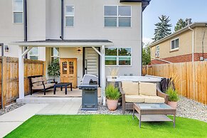 Golden Home: Hot Tub & Mountain-view Rooftop Deck!