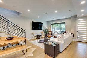 Hot Tub & Mtn-view Rooftop Deck: Golden Home