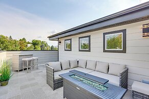 Hot Tub & Mtn-view Rooftop Deck: Golden Home