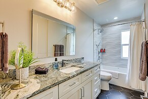 Hot Tub & Mtn-view Rooftop Deck: Golden Home