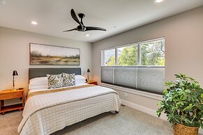 Hot Tub & Mtn-view Rooftop Deck: Golden Home