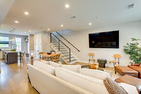 Hot Tub & Mtn-view Rooftop Deck: Golden Home