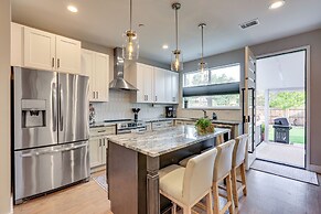 Hot Tub & Mtn-view Rooftop Deck: Golden Home