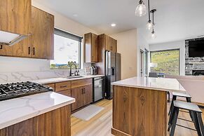 Mtn-view 'slopeside Chalet' in Granby Ranch!