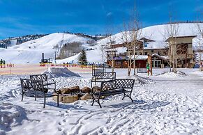 Mtn-view 'slopeside Chalet' in Granby Ranch!