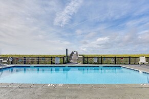 Oceanfront Condo w/ Heated Pool in Emerald Surf!