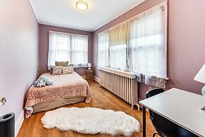 6 Mi to Naval Base: Spacious Waukegan Home w/ Yard