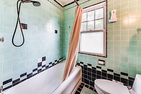 6 Mi to Naval Base: Spacious Waukegan Home w/ Yard