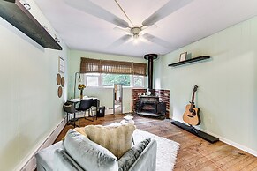 6 Mi to Naval Base: Spacious Waukegan Home w/ Yard