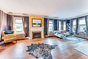 6 Mi to Naval Base: Spacious Waukegan Home w/ Yard