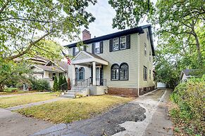 6 Mi to Naval Base: Spacious Waukegan Home w/ Yard