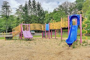 Pocono Getaway: Hot Tub, Community Lake Access!