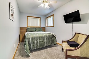 Pocono Getaway: Hot Tub, Community Lake Access!