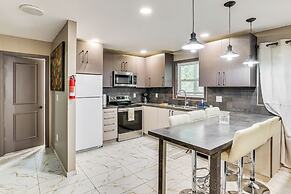 Pocono Getaway: Hot Tub, Community Lake Access!