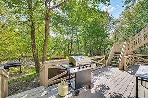 Pocono Getaway: Hot Tub, Community Lake Access!