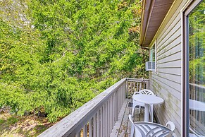 Pocono Getaway: Hot Tub, Community Lake Access!