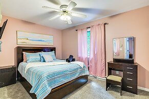 Pocono Getaway: Hot Tub, Community Lake Access!