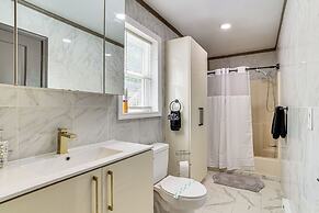 Pocono Getaway: Hot Tub, Community Lake Access!