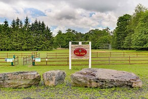 Pocono Getaway: Hot Tub, Community Lake Access!