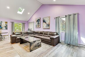 Pocono Getaway: Hot Tub, Community Lake Access!